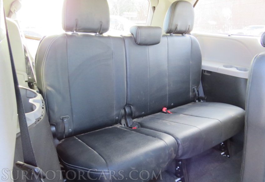 2017 Toyota Sienna - Image 33