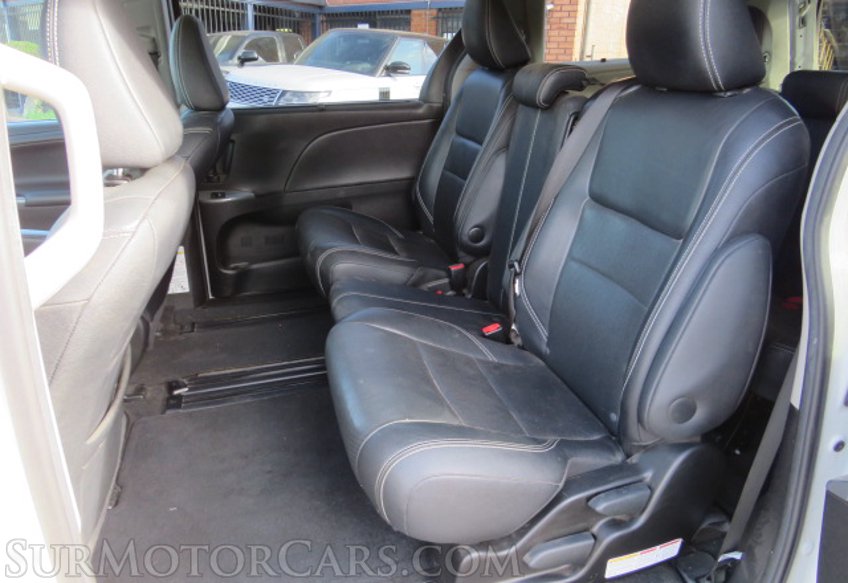 2017 Toyota Sienna - Image 28