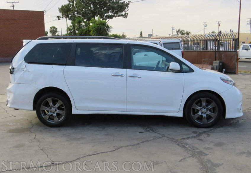 2017 Toyota Sienna - Image 6