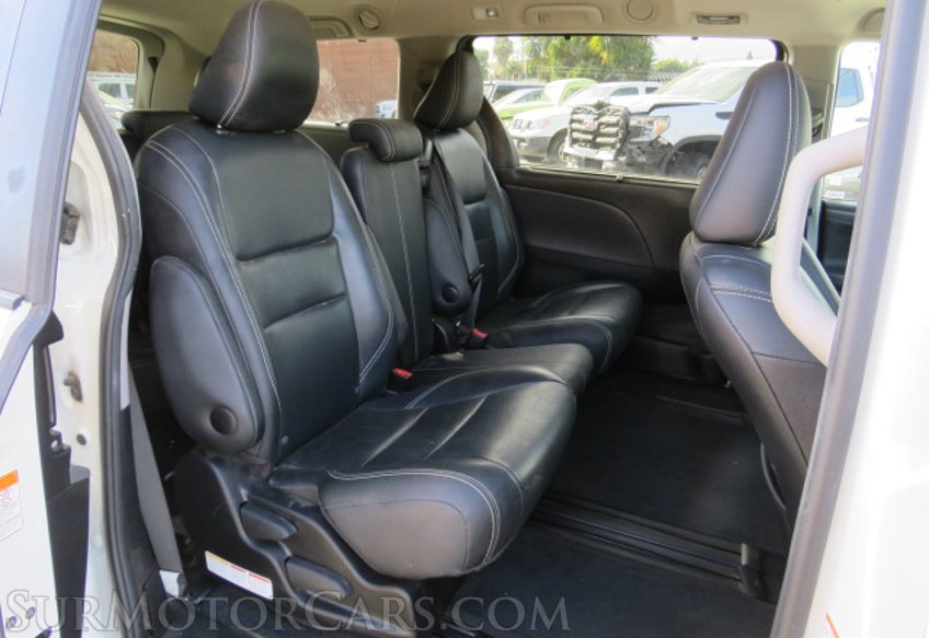 2017 Toyota Sienna - Image 29