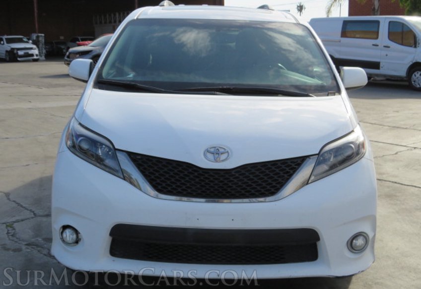 2017 Toyota Sienna - Image 15