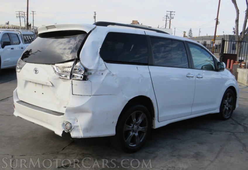 2017 Toyota Sienna - Image 8