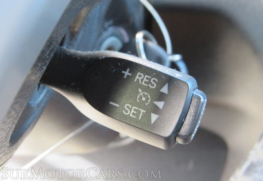 2017 Toyota Sienna - Image 40