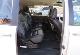 2017 Toyota Sienna - Image 27