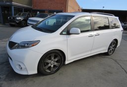2017 Toyota Sienna - Image 1