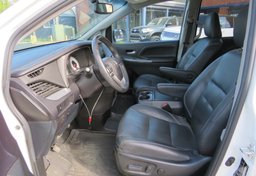 2017 Toyota Sienna - Image 22