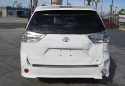 2017 Toyota Sienna - Image 12