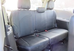 2017 Toyota Sienna - Image 33