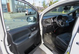 2017 Toyota Sienna - Image 20