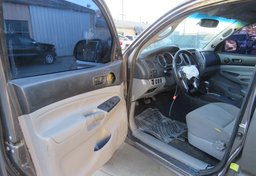 2012 Toyota Tacoma - Image 19