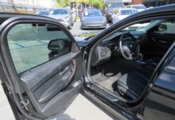 2015 BMW 3 Series - Image 27