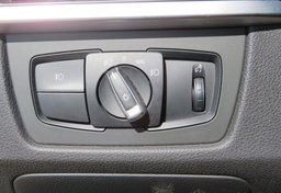 2015 BMW 3 Series - Image 32