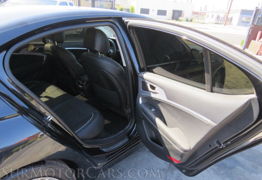 2020 Genesis G70 - Image 29