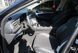 2020 Genesis G70 - Image 25