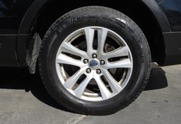 2019 Ford Explorer - Image 17