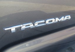 2016 Toyota Tacoma - Image 22