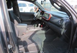 2016 Toyota Tacoma - Image 30