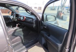 2016 Toyota Tacoma - Image 24