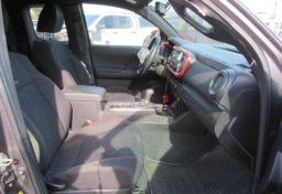 2016 Toyota Tacoma - Image 28