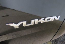 2017 GMC Yukon - Image 16