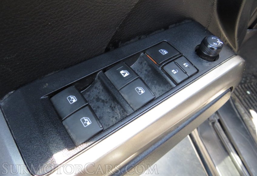 2019 Toyota Tacoma - Image 38