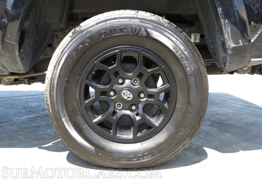 2019 Toyota Tacoma - Image 16