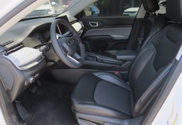 2022 Jeep Compass - Image 25