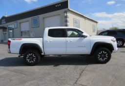 2019 Toyota Tacoma 4WD - Image 10