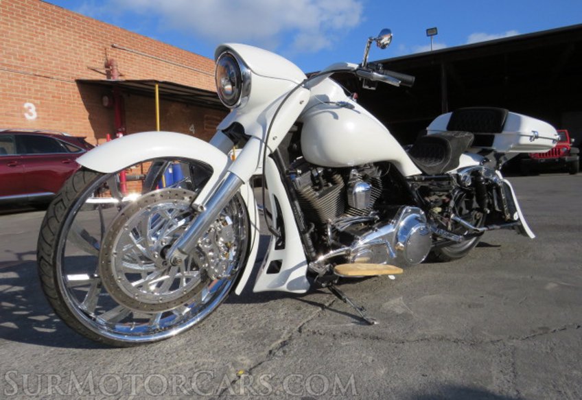 2014 Harley-Davidson FLHP ROAD KING - Image 2