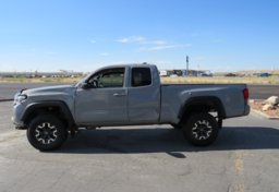 2018 Toyota Tacoma - Image 11