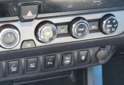 2018 Toyota Tacoma - Image 31