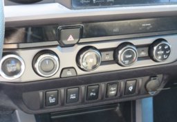 2018 Toyota Tacoma - Image 32