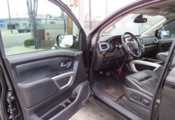 2017 Nissan Titan - Image 24