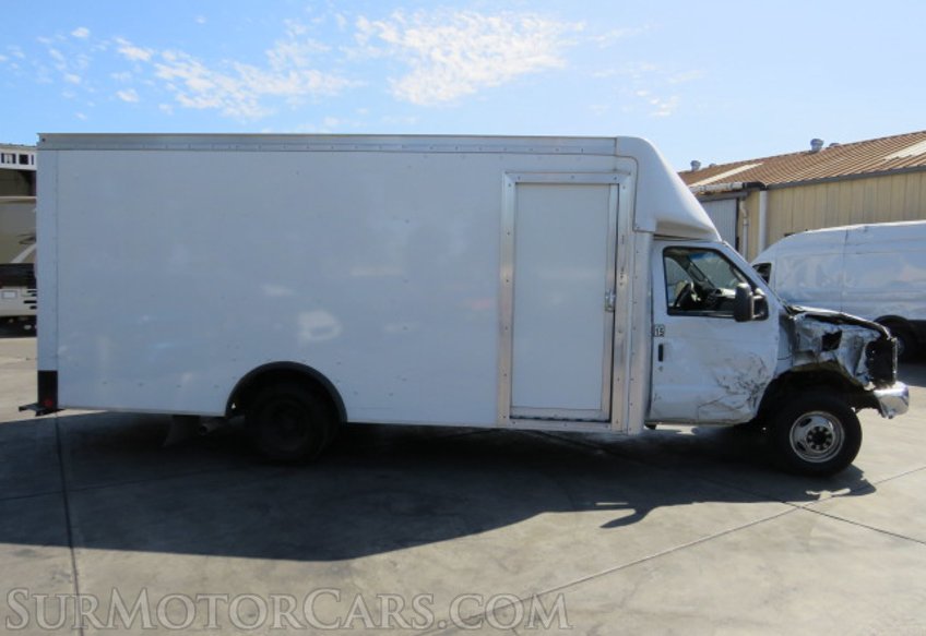 2021 Ford E-Series Cutaway - Image 6