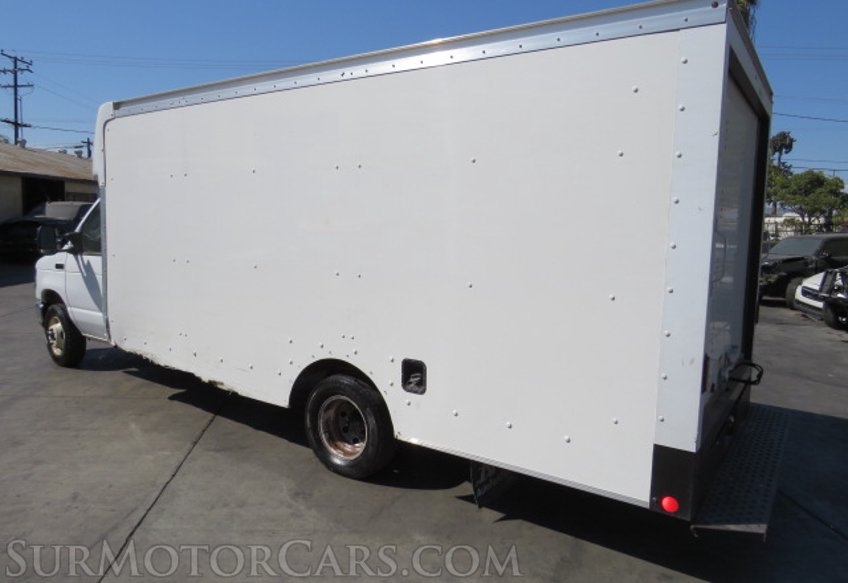 2021 Ford E-Series Cutaway - Image 7