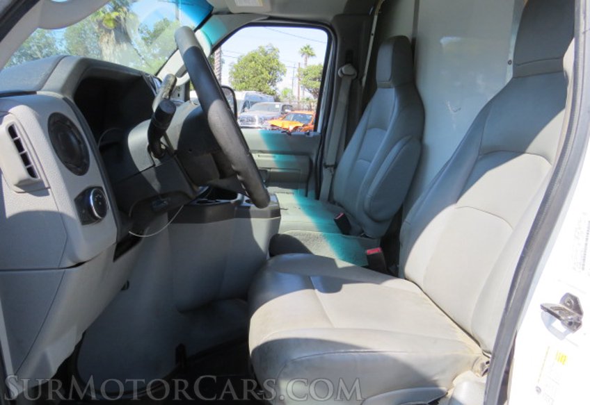 2021 Ford E-Series Cutaway - Image 17