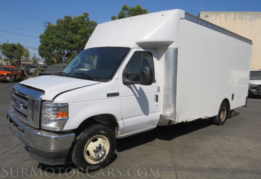 2021 Ford E-Series Cutaway - Image 3