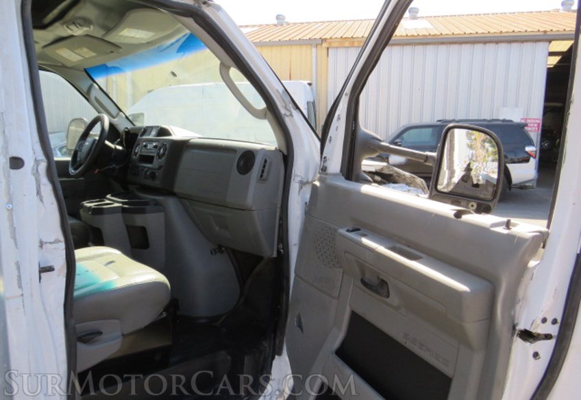 2021 Ford E-Series Cutaway - Image 16