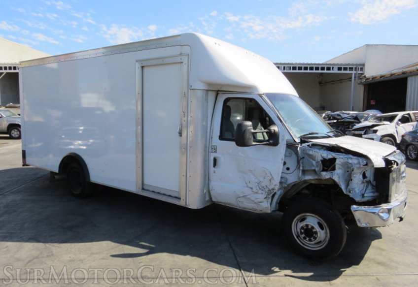 2021 Ford E-Series Cutaway - Image 2