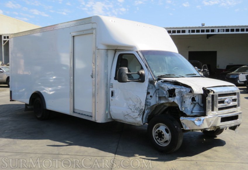 2021 Ford E-Series Cutaway - Image 4