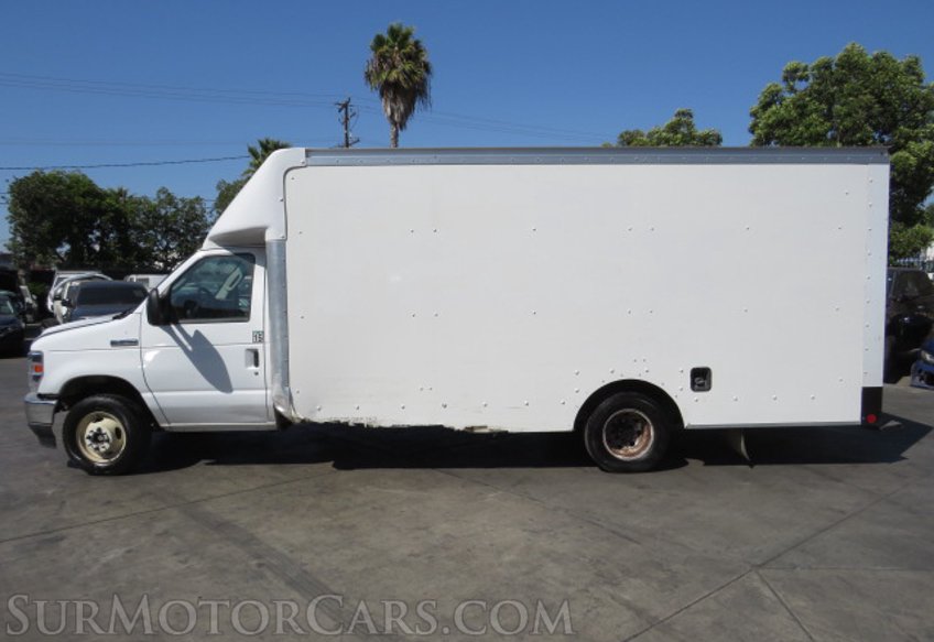 2021 Ford E-Series Cutaway - Image 5