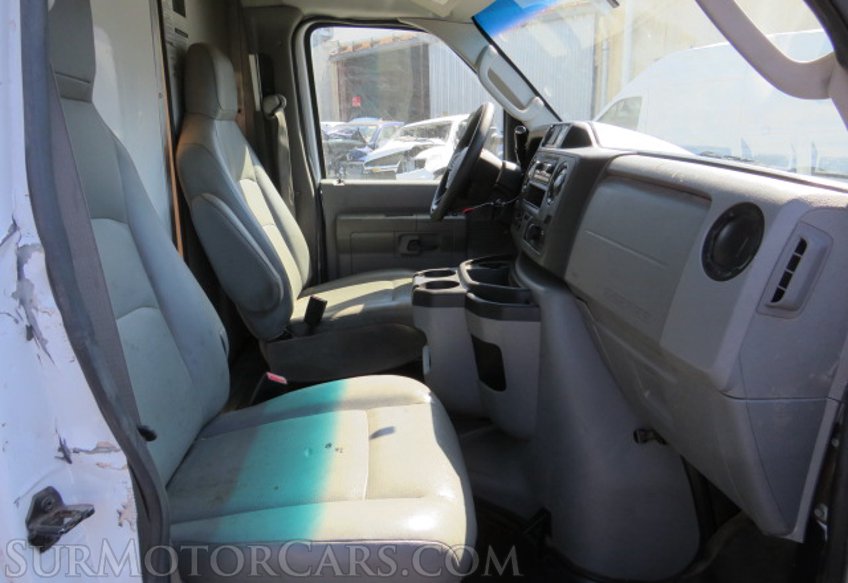 2021 Ford E-Series Cutaway - Image 18