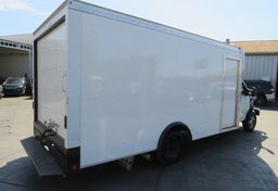 2021 Ford E-Series Cutaway - Image 10