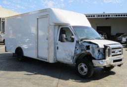 2021 Ford E-Series Cutaway - Image 4