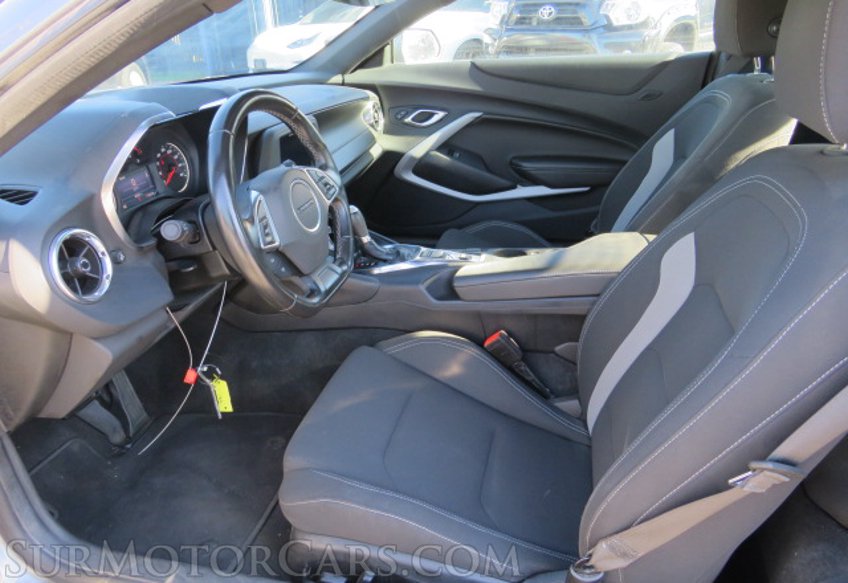 2020 Chevrolet Camaro - Image 19