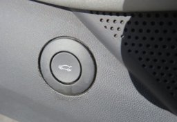 2020 Chevrolet Camaro - Image 34