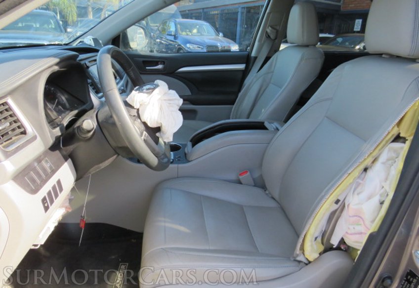 2016 Toyota Highlander - Image 25