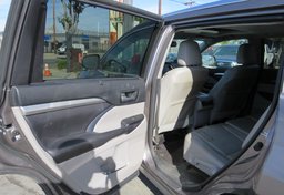 2016 Toyota Highlander - Image 23