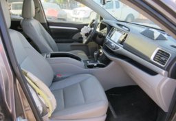 2016 Toyota Highlander - Image 28