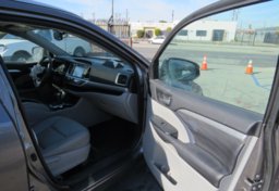 2016 Toyota Highlander - Image 22